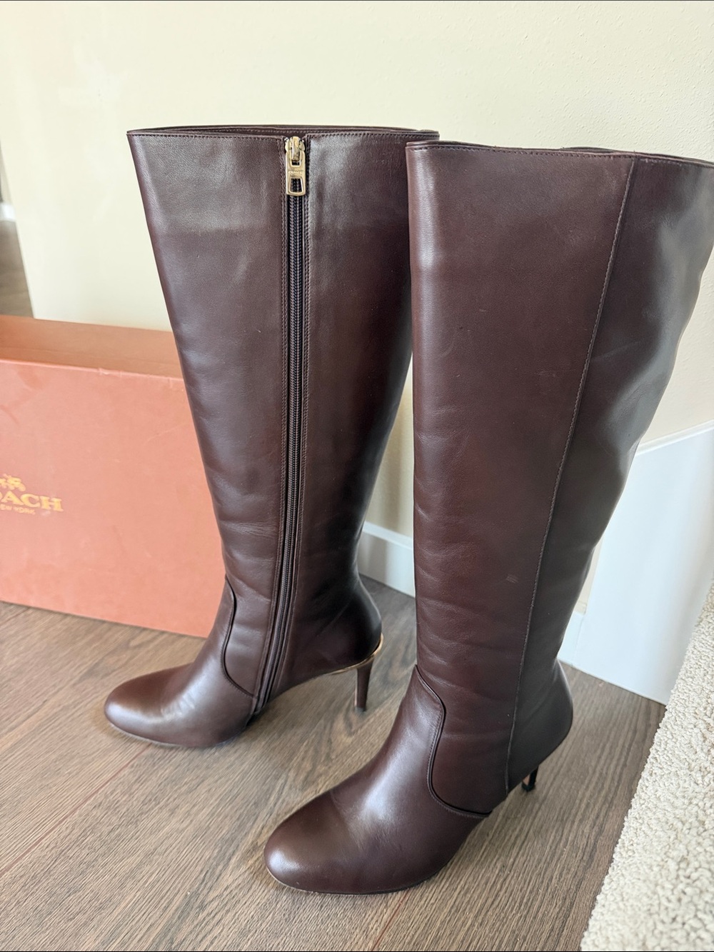Coach Roma Soft Shine Women's Brown Leather Boots Size 7.5 M Inside Zipper Gold